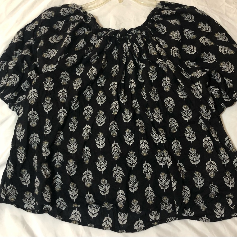 Old Navy Black Floral Crop Top